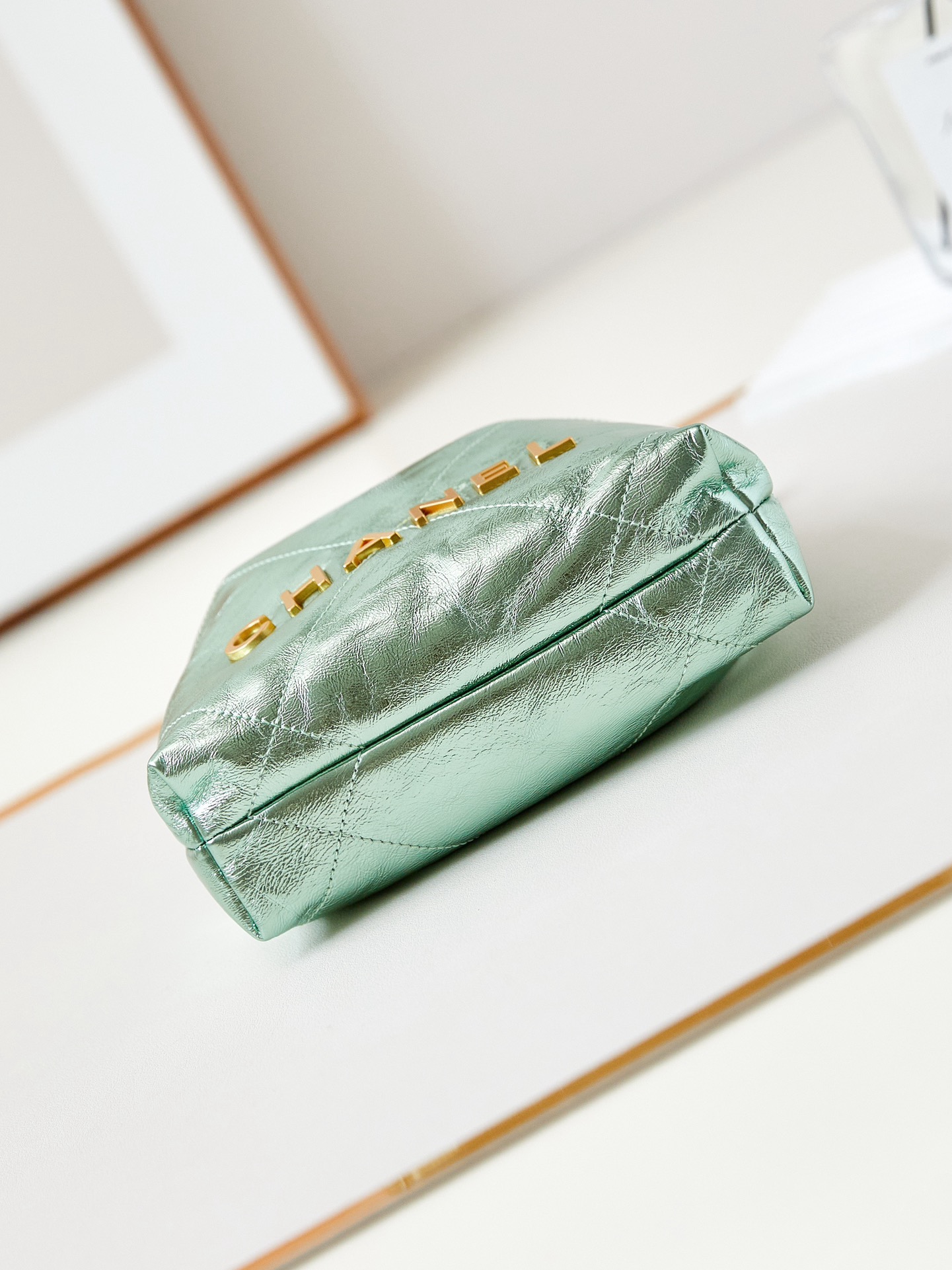 CHANEL 22 MINI HANDBAG AS3980 Pearlescent green