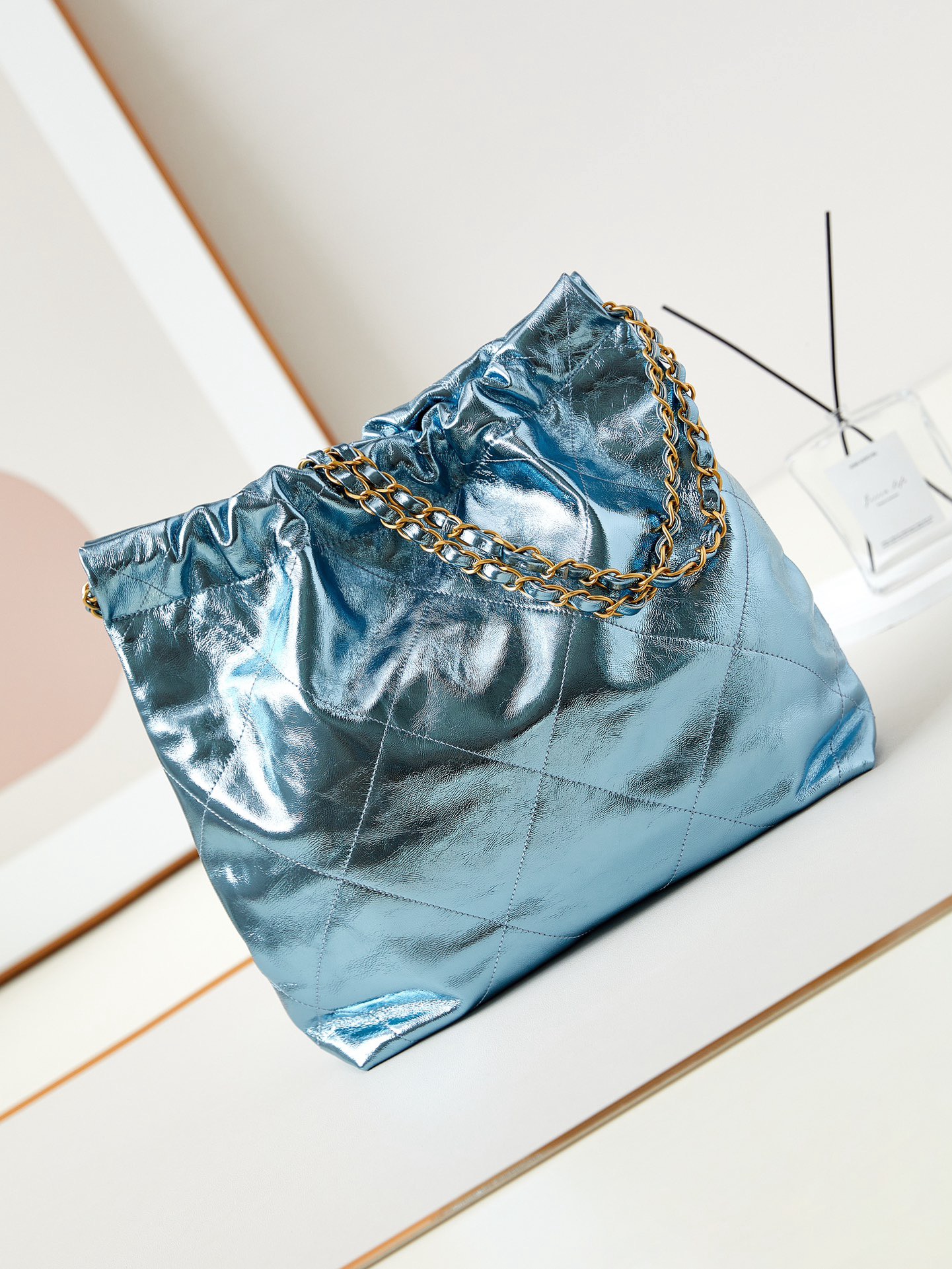 CHANEL 22 SMALL HANDBAG AS3260 Pearlescent blue