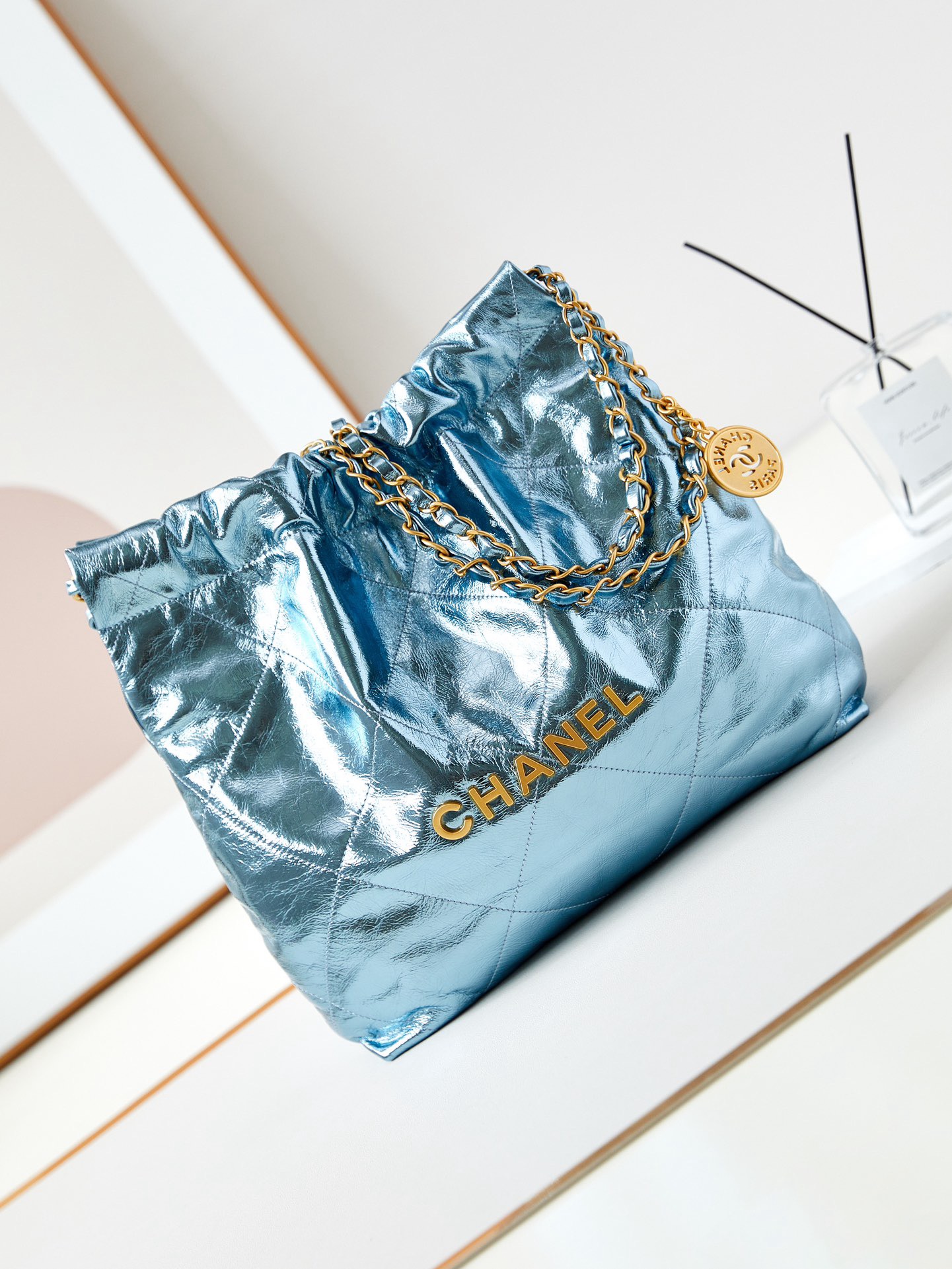 CHANEL 22 SMALL HANDBAG AS3260 Pearlescent blue