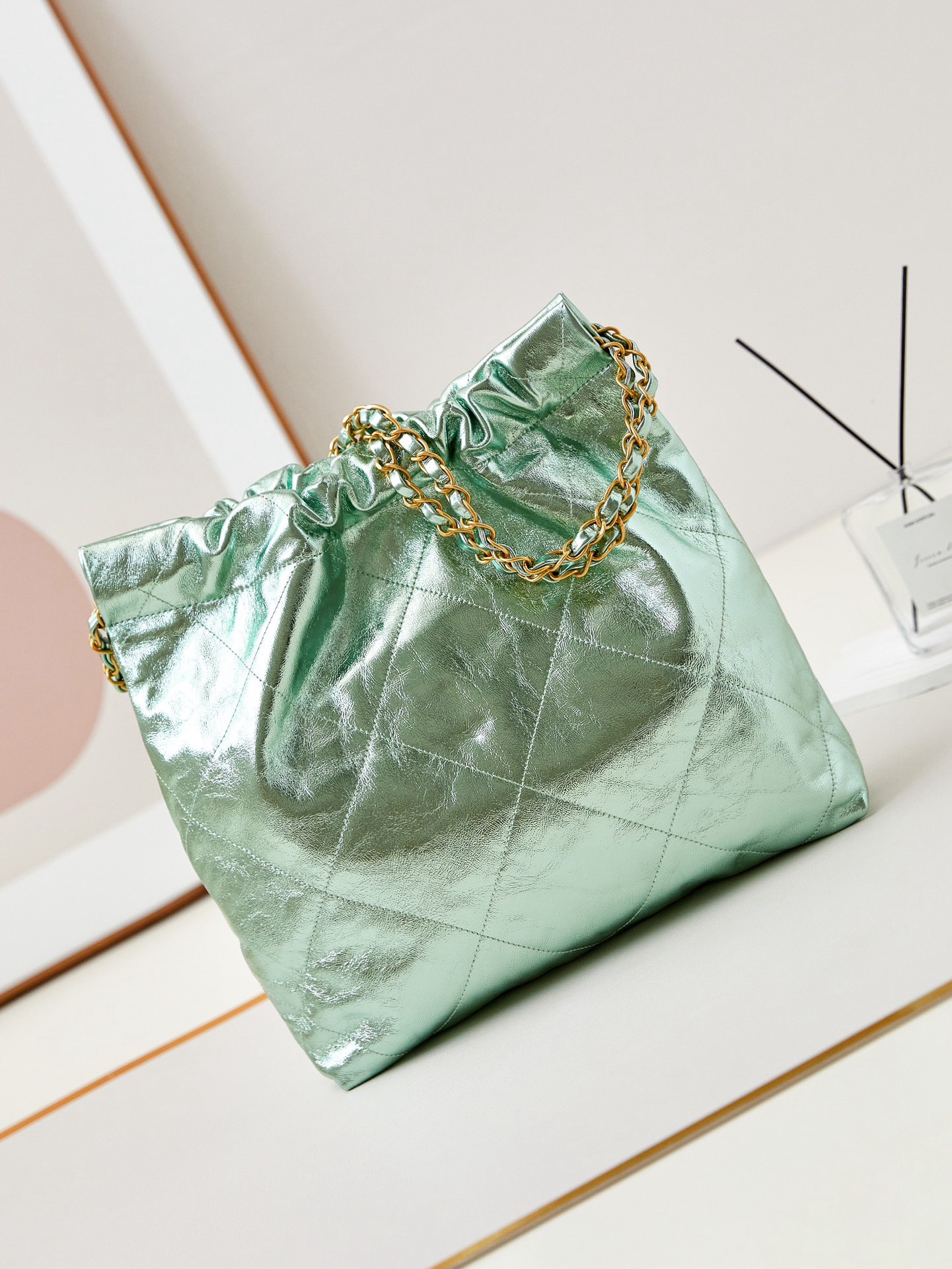 CHANEL 22 SMALL HANDBAG AS3260 Pearlescent green