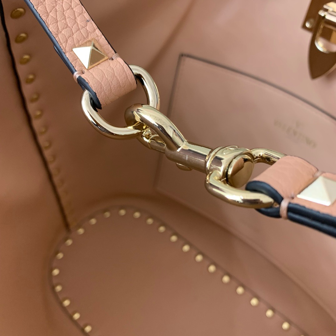 VALENTINO GARAVANI Loco Calf leather bag 0055 pink