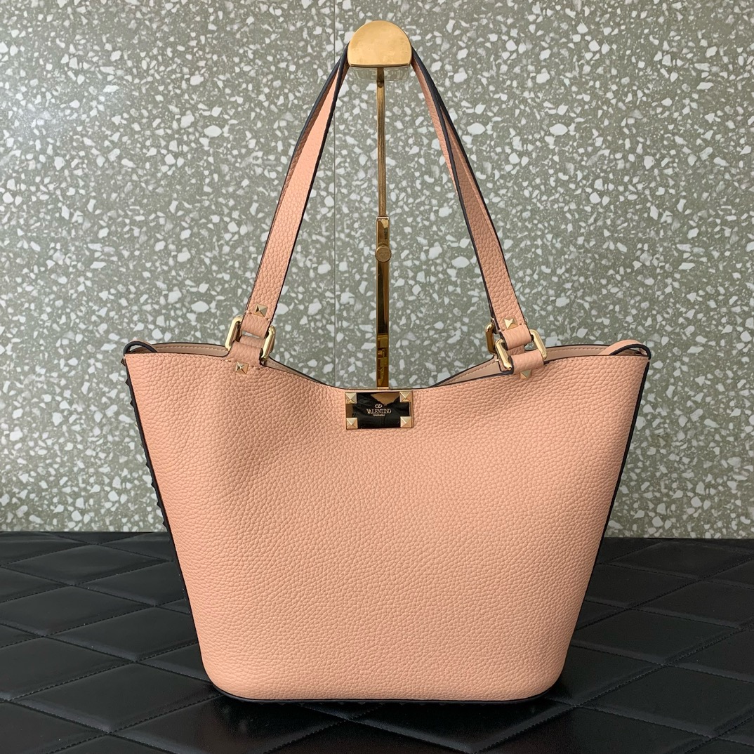 VALENTINO GARAVANI Loco Calf leather bag 0055 pink