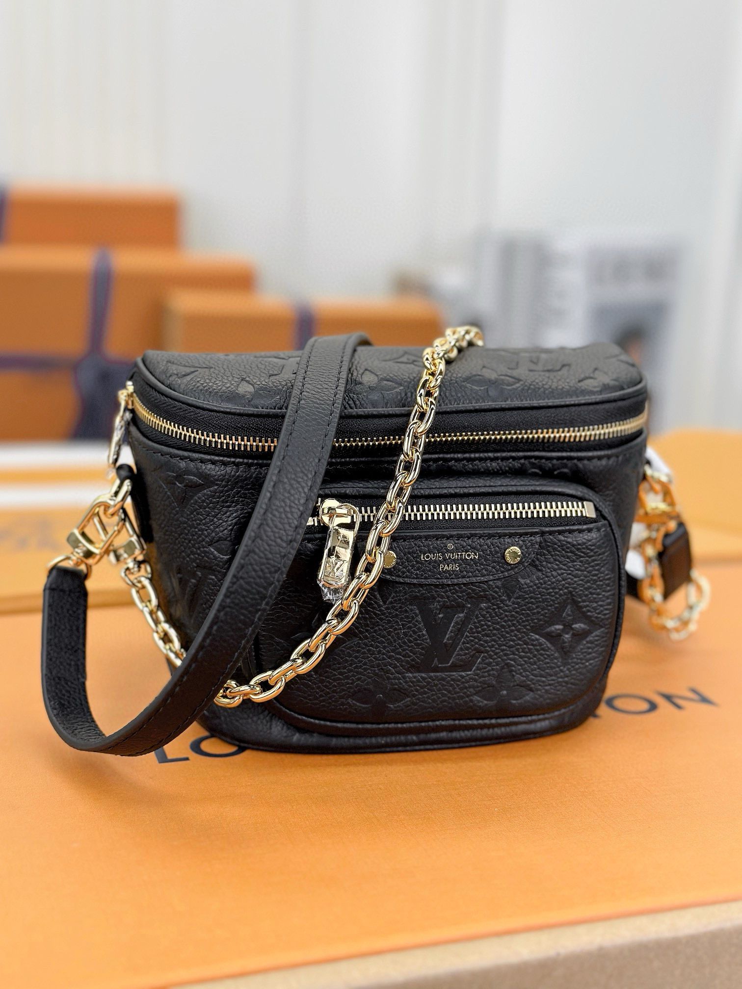 Louis Vuitton Mini Bumbag Original Leather Bag M46917 Black