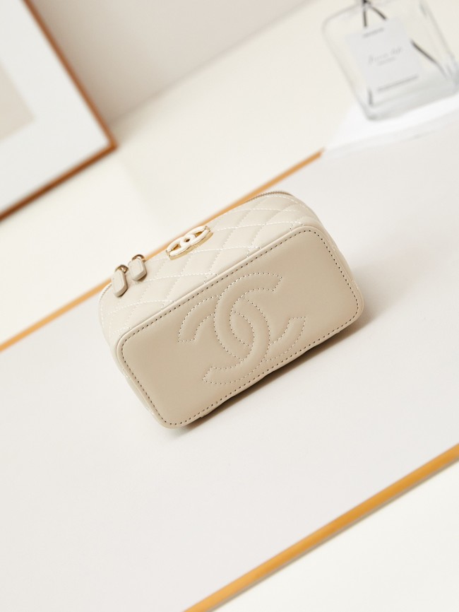 CHANEL MINI CLUTCH WITH CHAIN AP3231 Beige