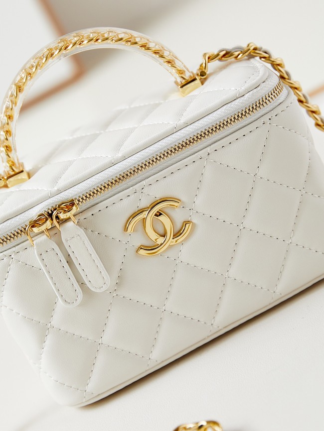 CHANEL MINI CLUTCH WITH TOP HANDLE AP3820 white