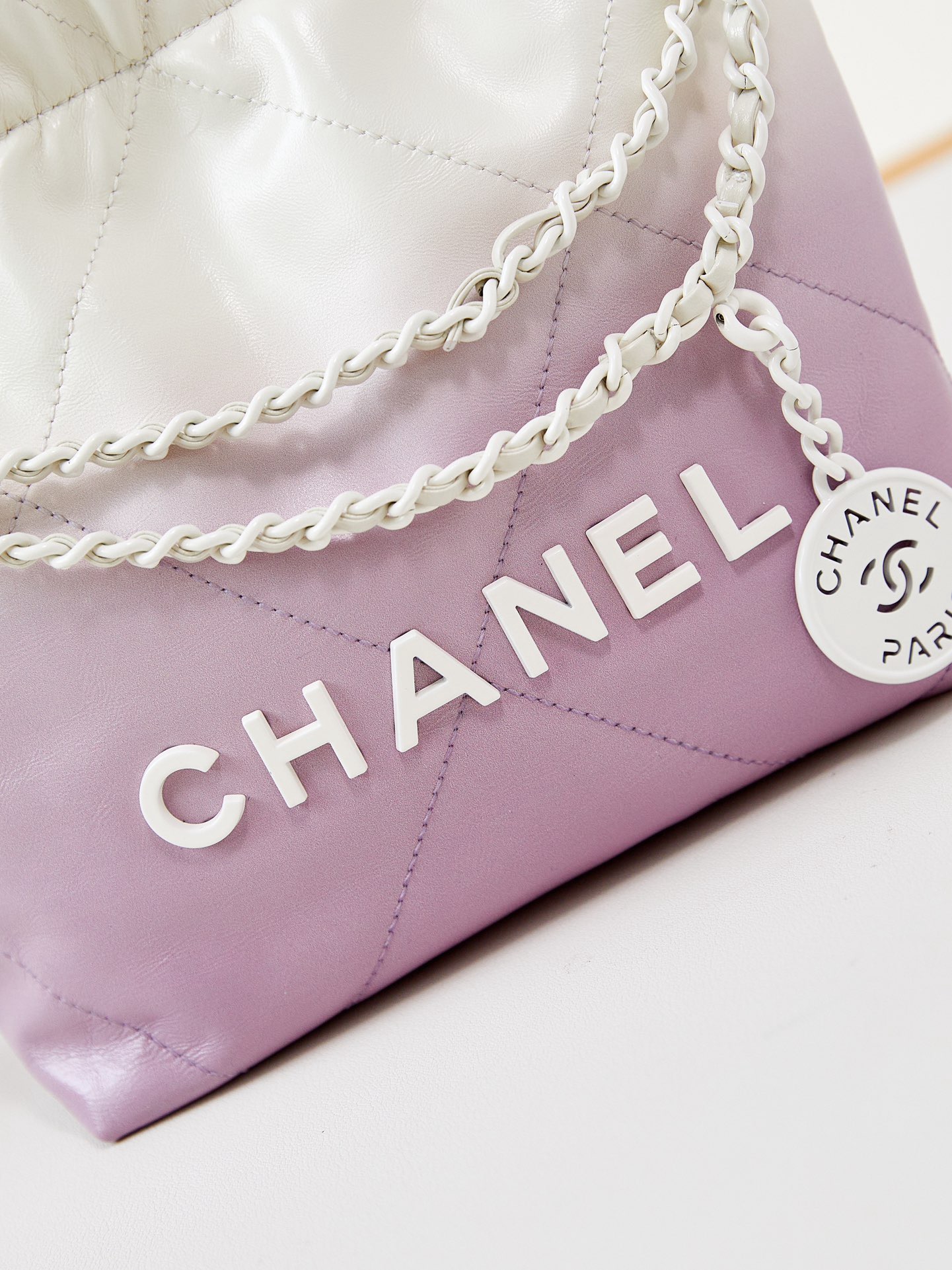 CHANEL 22 MINI HANDBAG AS3980 White & Light purple