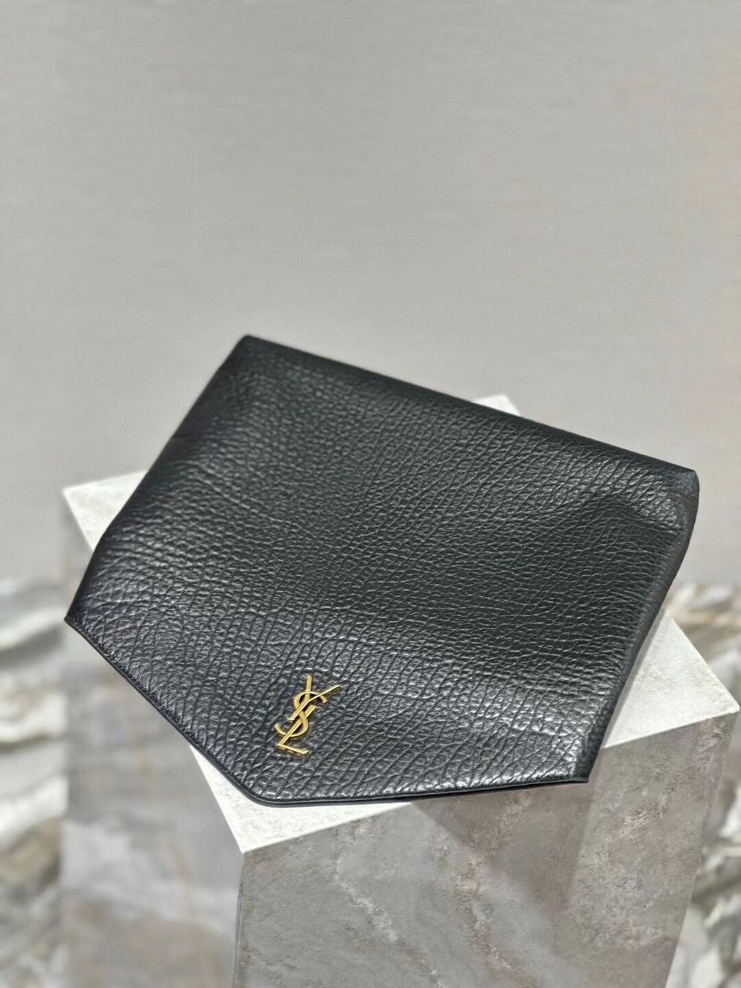 SAINT LAUREN CASSANDRE LARGE ENVELOPE POUCH IN LAMBSKIN 778181 BLACK