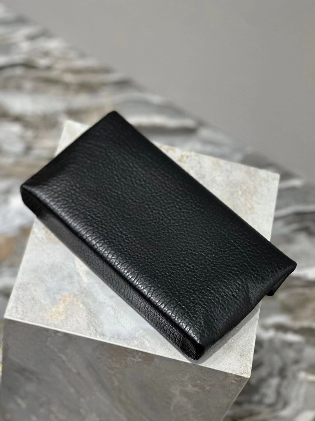 SAINT LAUREN CASSANDRE LARGE ENVELOPE POUCH IN LAMBSKIN 778181 BLACK