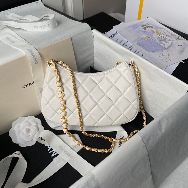 CHANEL 24P CLUTCH WITH CHAIN AP3763 white