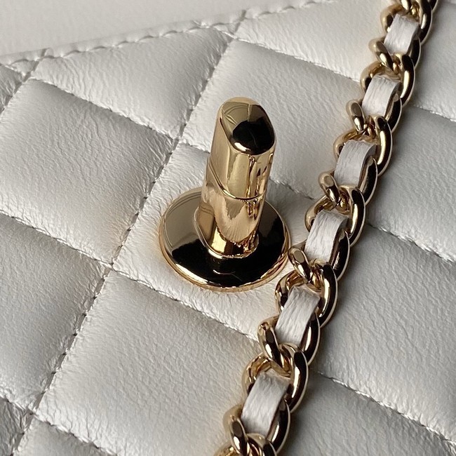 CHANEL CLUTCH WITH CHAIN AP3797 white