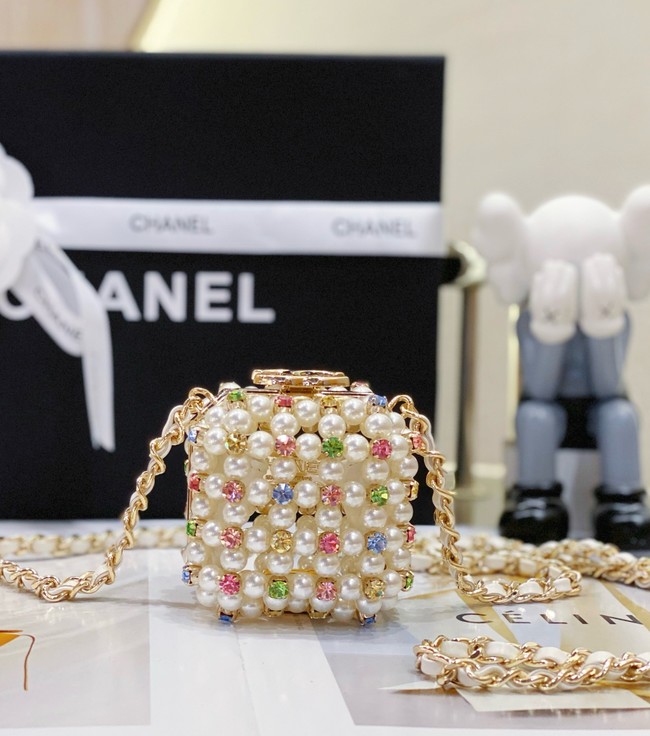 Chanel 24A CLUTCH WITH CHAIN AS3769 white