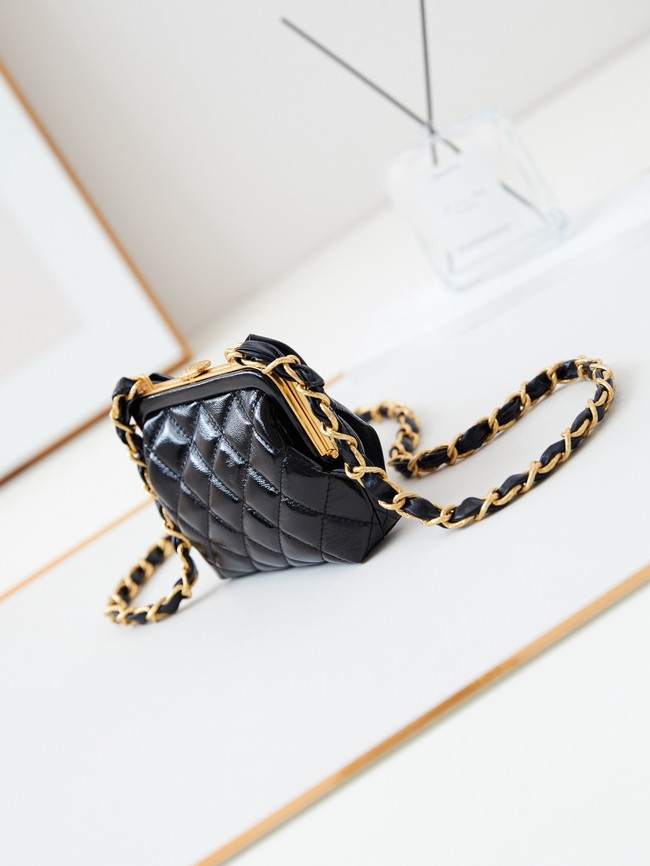 Chanel 24A CLUTCH WITH CHAIN AP4028 black