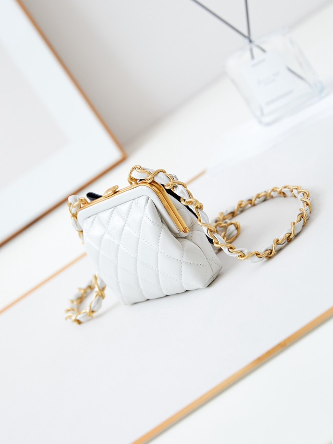 Chanel 24A CLUTCH WITH CHAIN AP4028 white&black