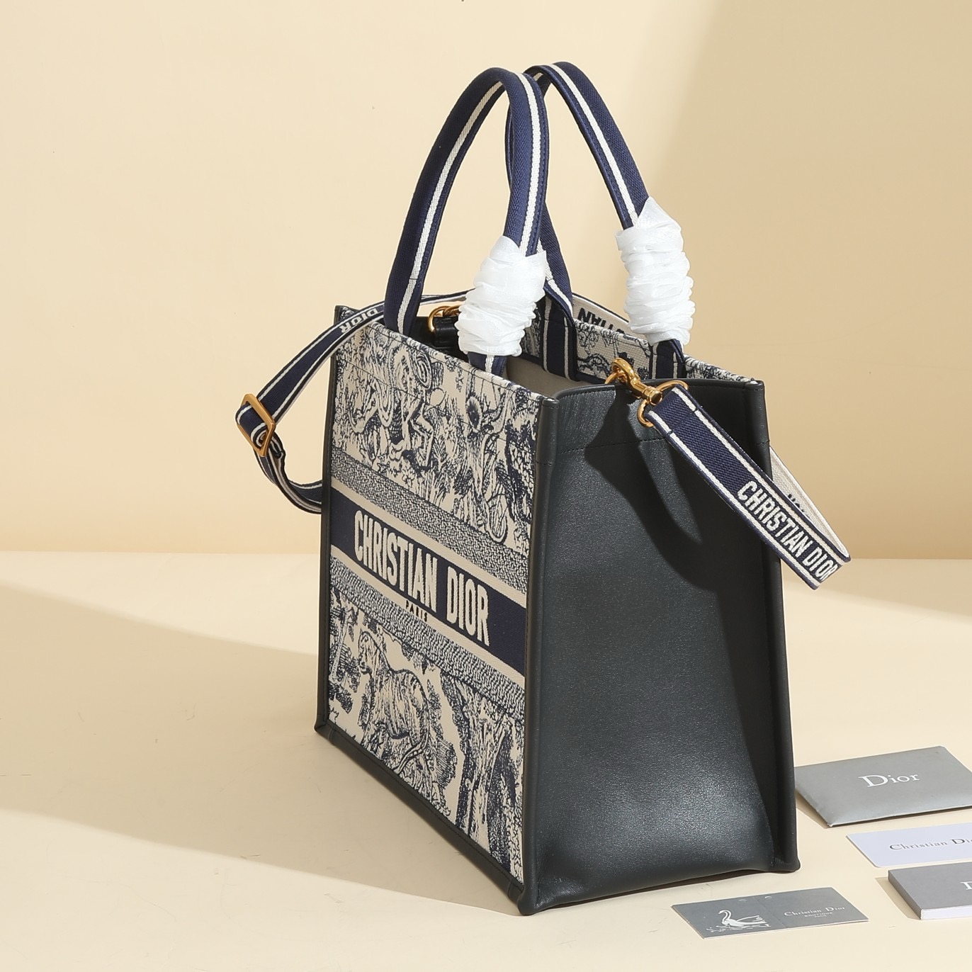 Medium Dior Book Tote White and Navy Blue Toile de Jouy Sauvage Embroidery with Navy Blue Calfskin M1324CE