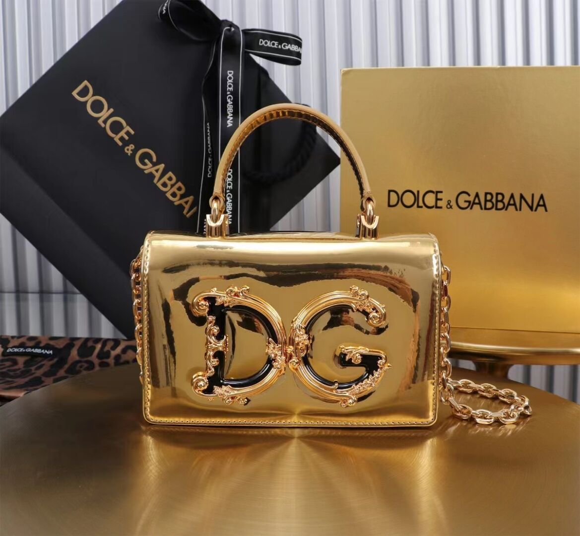 Dolce & Gabbana Patent leather Shoulder Bag G6504 gold