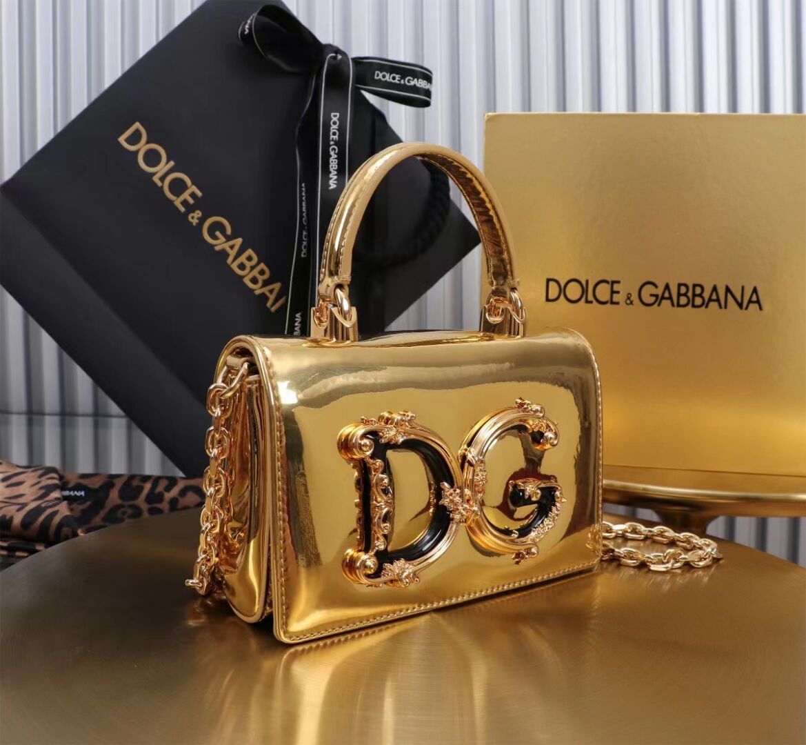 Dolce & Gabbana Patent leather Shoulder Bag G6504 gold