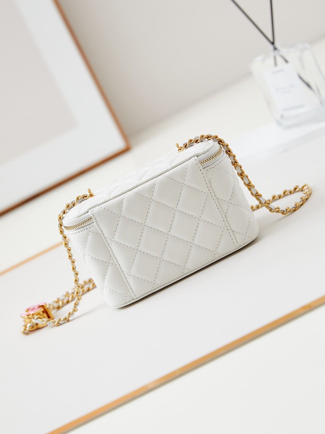 CHANEL MINI CLUTCH WITH TOP HANDLE AP3940 white