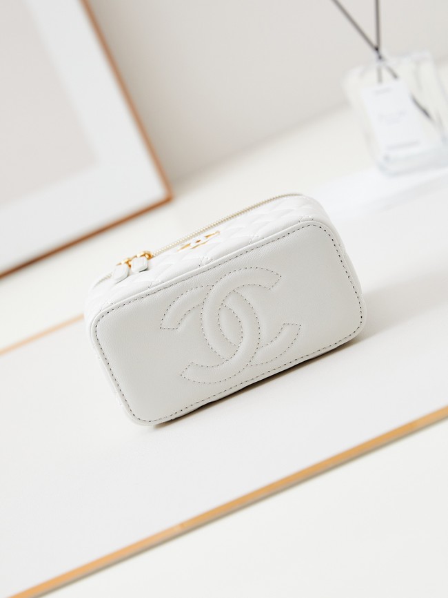 CHANEL MINI CLUTCH WITH TOP HANDLE AP3940 white