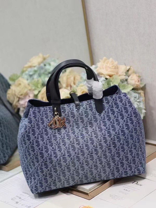 Medium Dior Toujours Bag Blue Denim Dior Oblique Jacquard M2821O