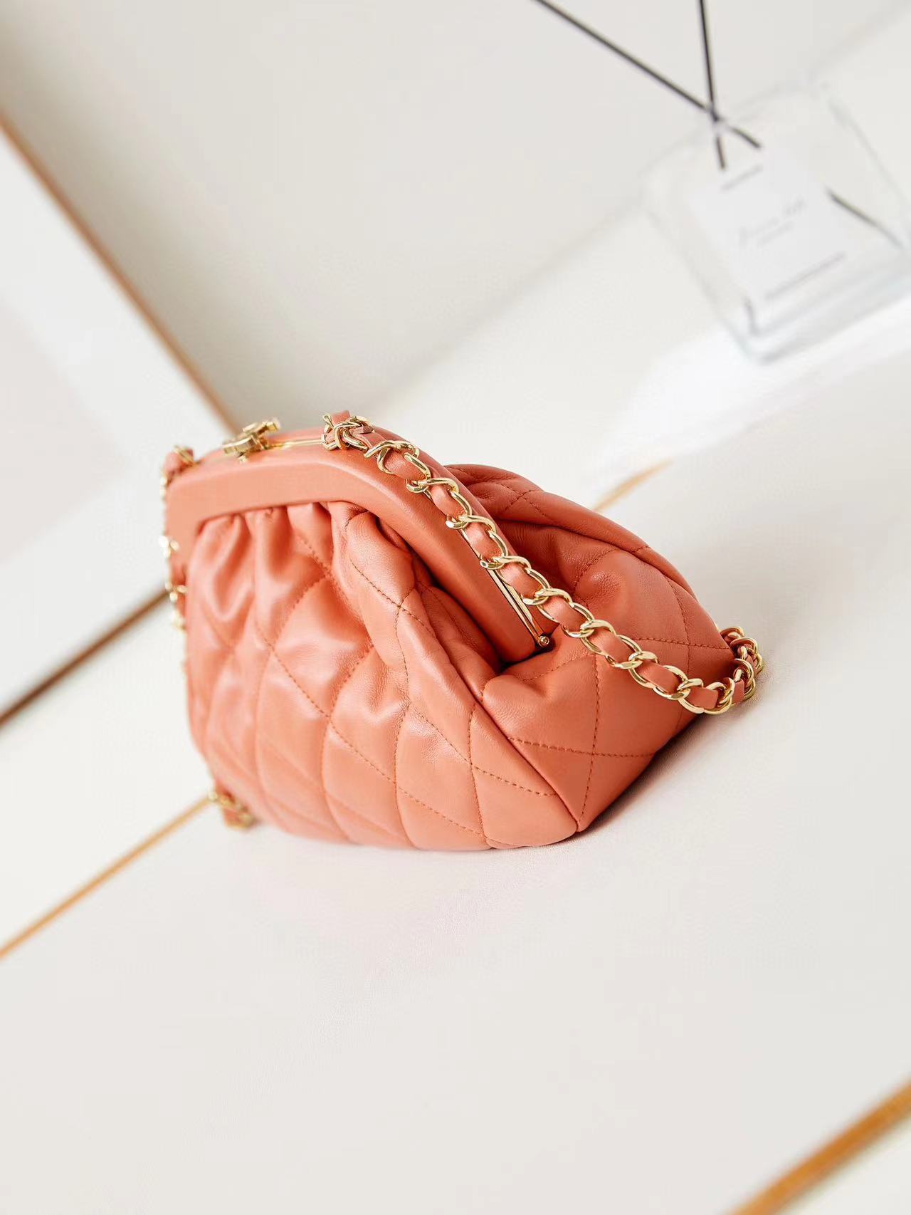 Chanel 24A CLUTCH WITH CHAIN AP1940 orange