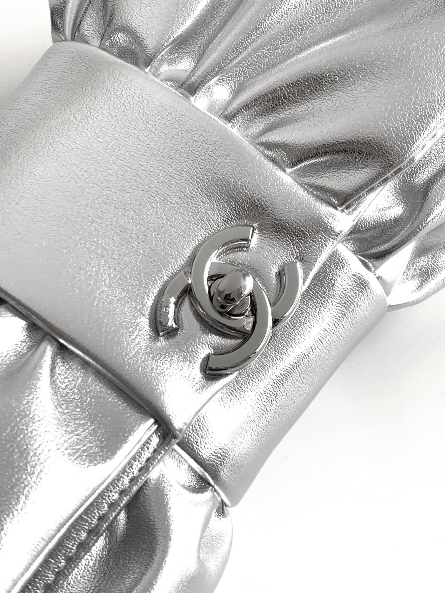 Chanel CLUTCH Metallic Lambskin & Silver-Tone Metal AS5129 Silver