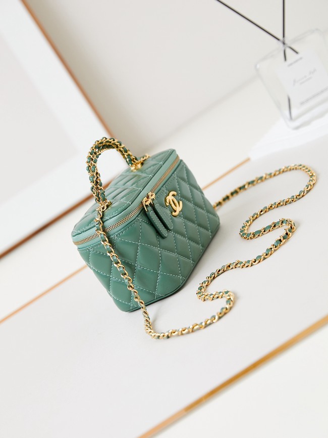 CHANEL 24A CLUTCH WITH CHAIN AP4168 green