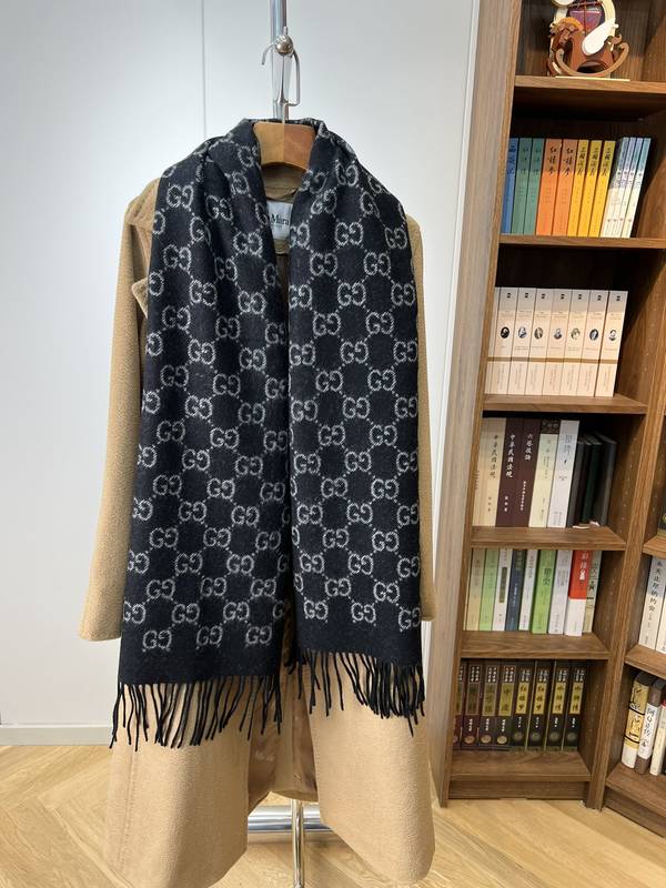 Gucci Scarf GUC00346