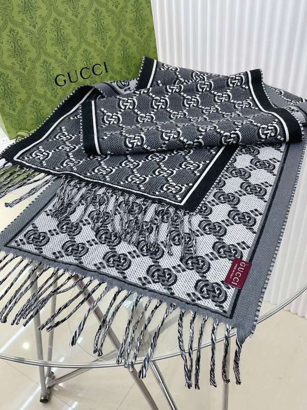 Gucci Scarf GUC00347