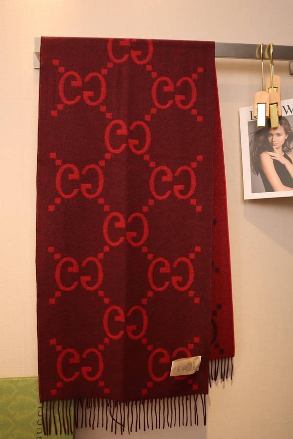 Gucci Scarf GUC00352