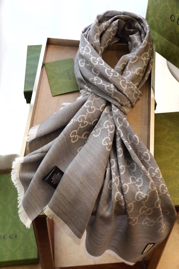 Gucci Scarf GUC00359