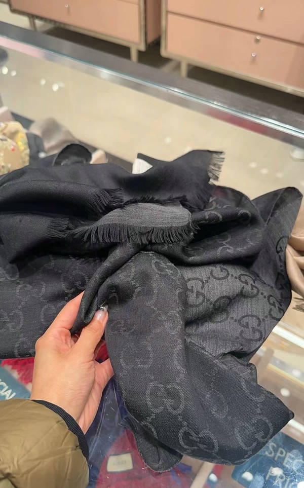 Gucci Scarf GUC00361