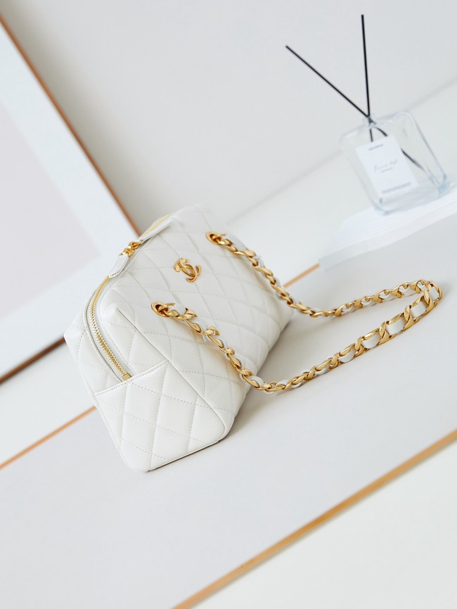 Chanel HANDBAG Lambskin & Gold-Tone Metal AS5152 white