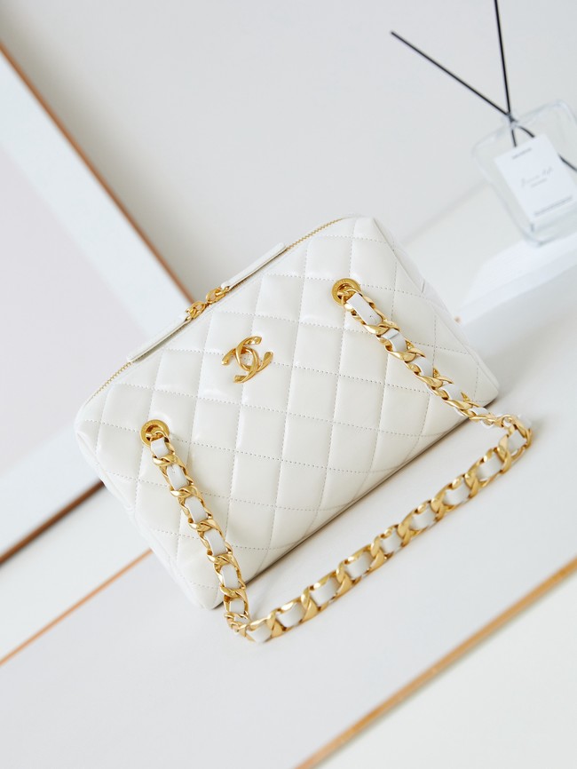 Chanel HANDBAG Lambskin & Gold-Tone Metal AS5152 white