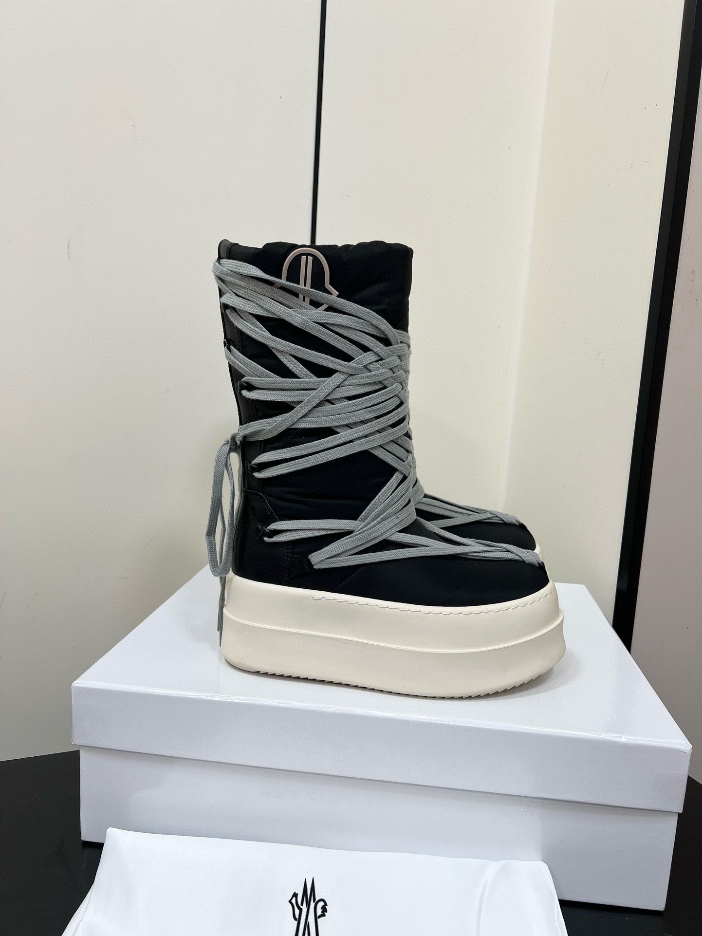 Moncler Mens Boots Shoes M1780 Black&grey