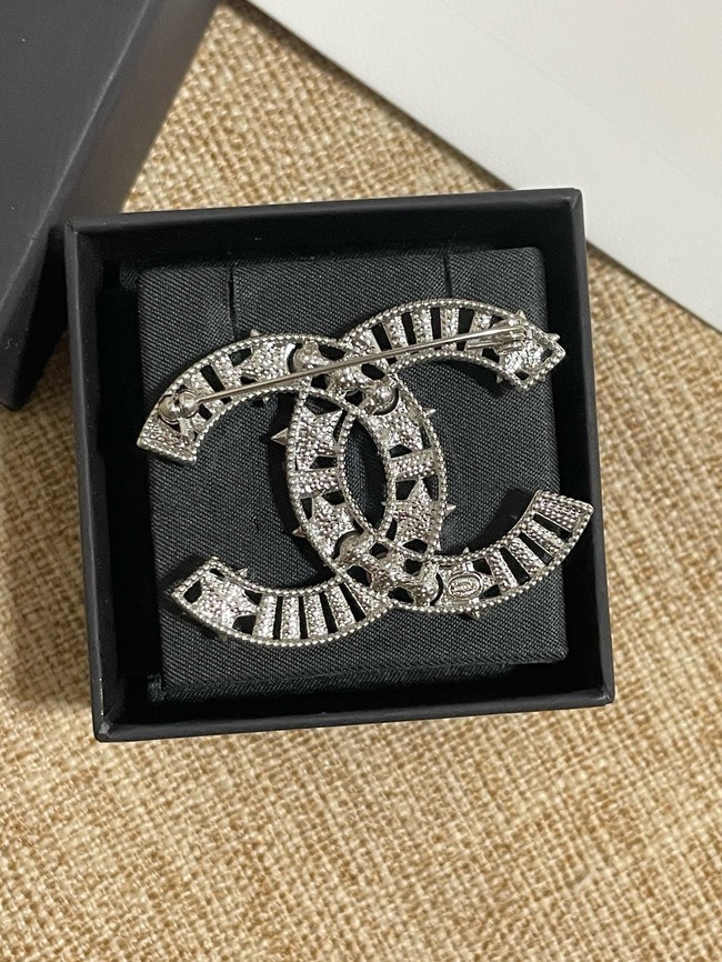 Chanel brooch CE15723