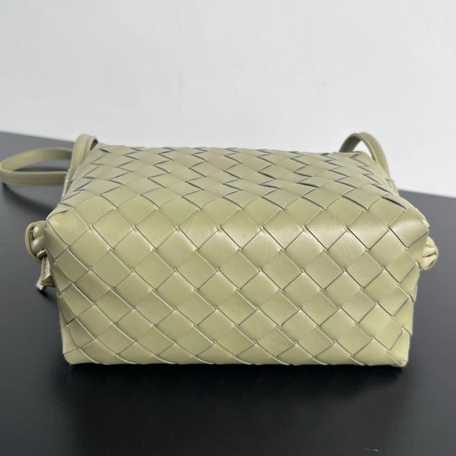 Bottega Veneta Loop Top Handle 796615 green