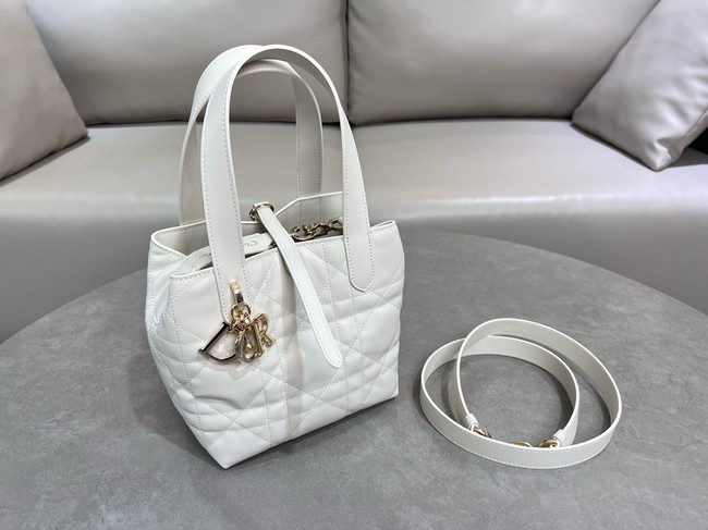 Small Dior Toujours Vertical Tote Bag Latte Macrocannage Calfskin M2835OSNW