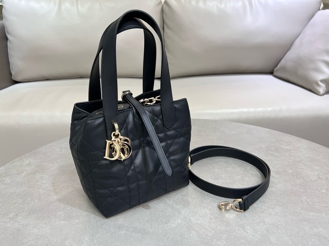 Small Dior Toujours Vertical Tote Bag black Macrocannage Calfskin M2835OSNW