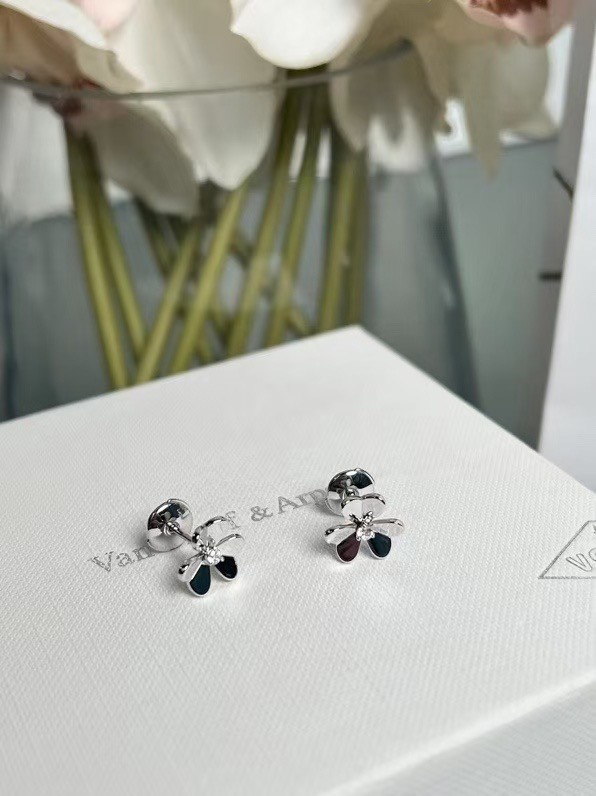 Van Cleef & Arpels Earring CE15900