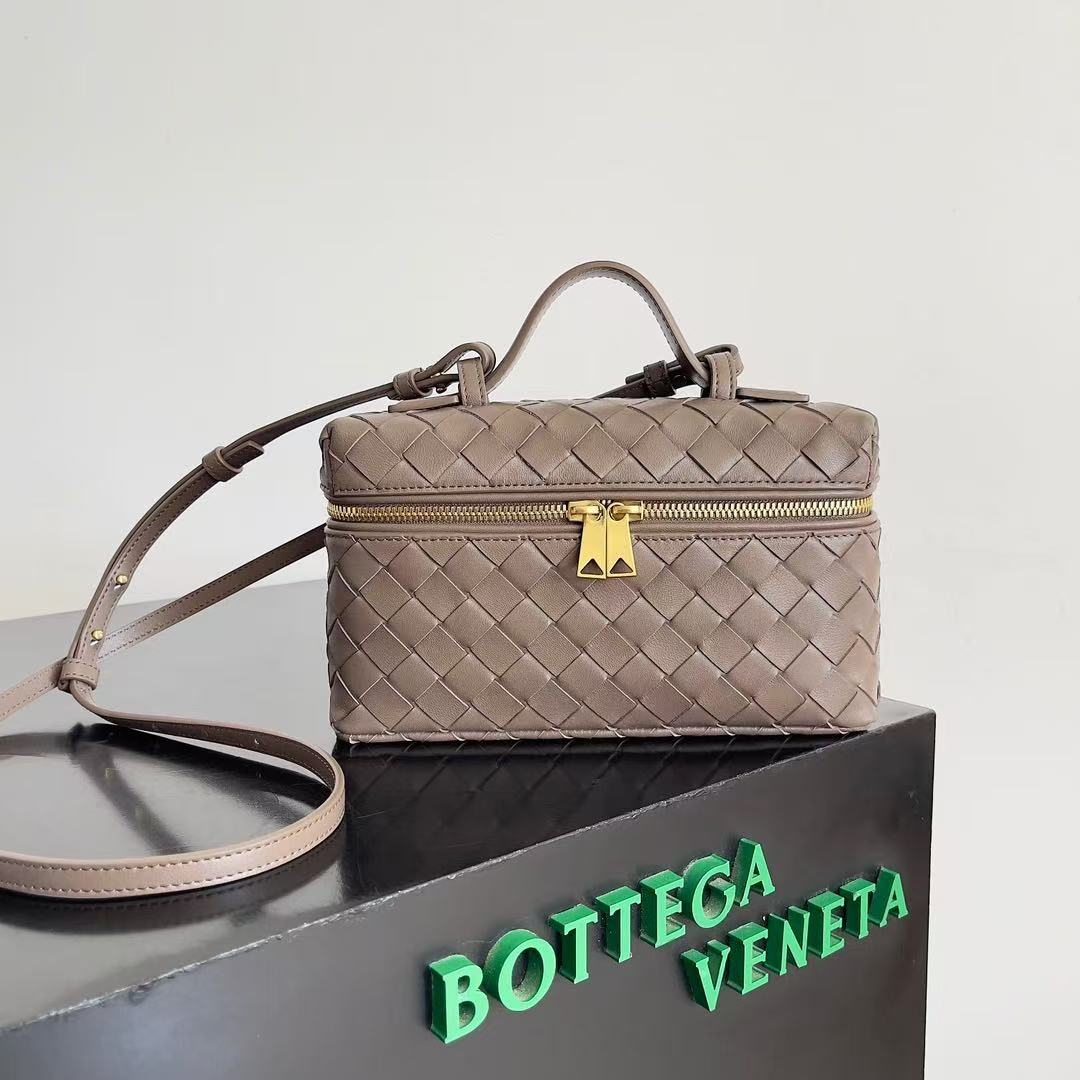 Bottega Veneta Vanity Case On Strap 789109 gray